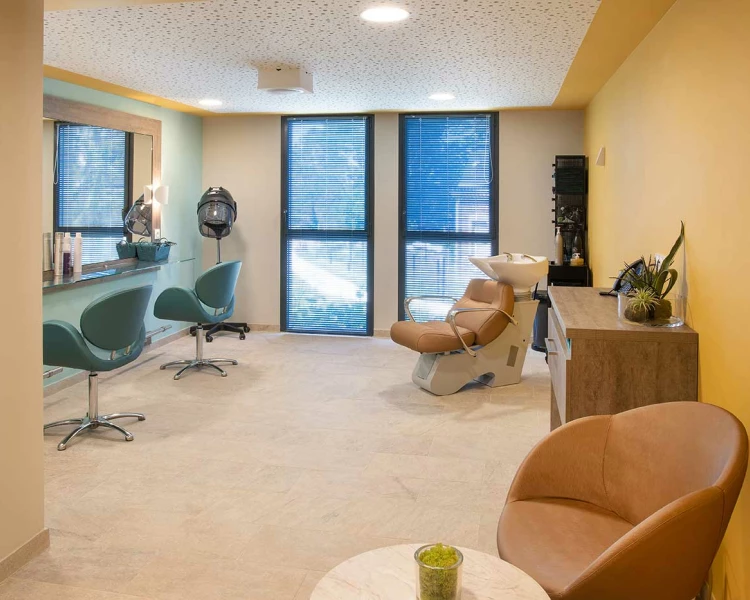 residence-senior-domitys-coiffeur.jpg