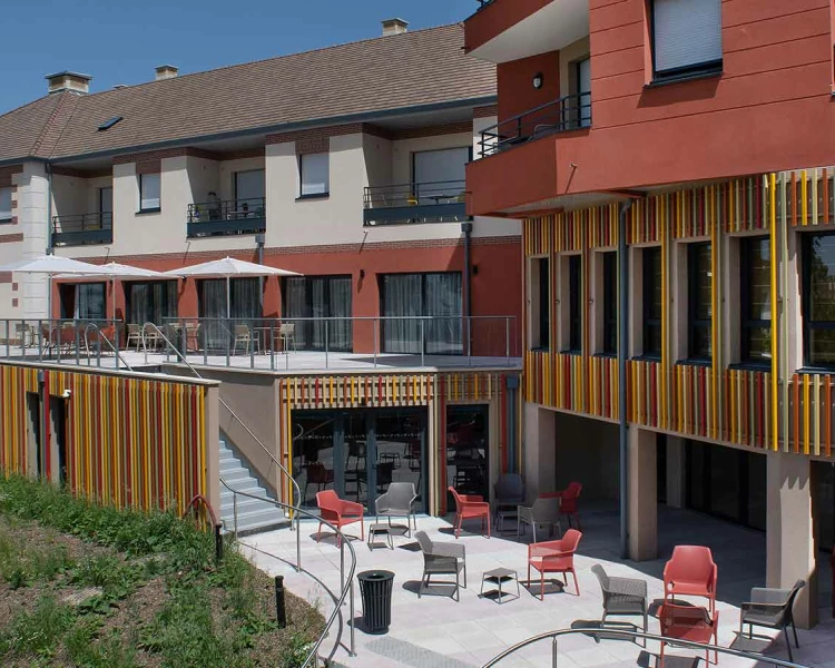 residence-senior-melun-exterieur.jpg