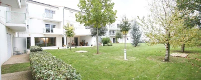 residence-senior-dompierre-sur-mer-exterieur.jpg