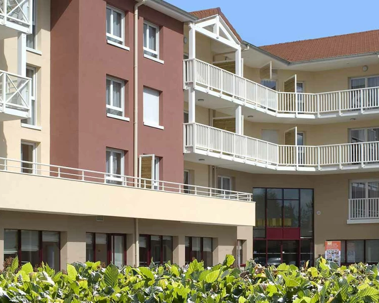 résidence senior montrond-les-bains exterieur