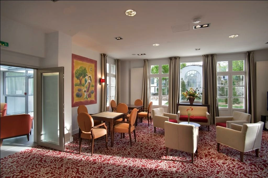 résidence senior tours salon