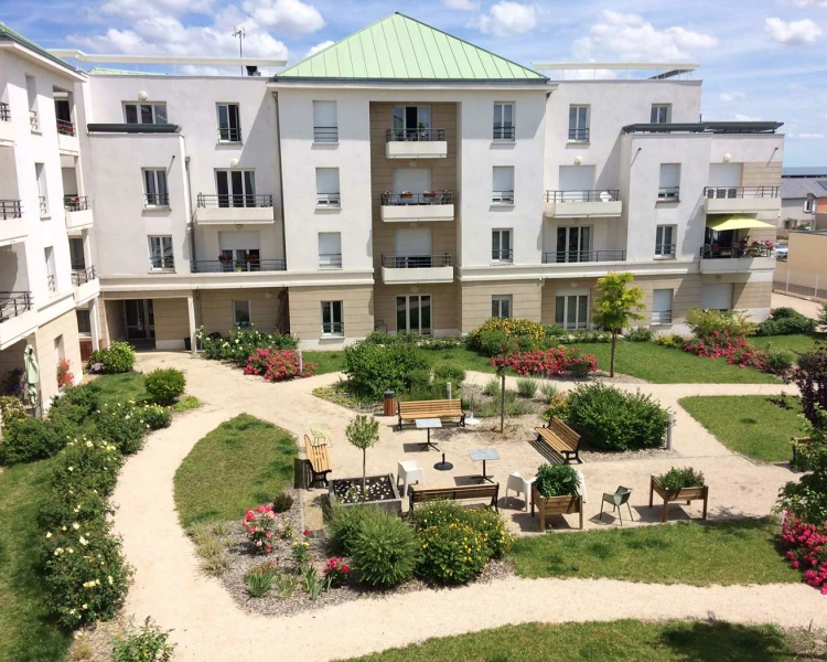 residence-senior-orleans-terrasse-1.jpg