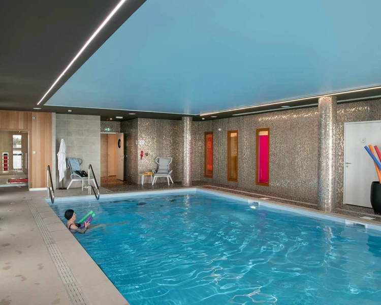 residence-senior-domitys-piscine.jpg