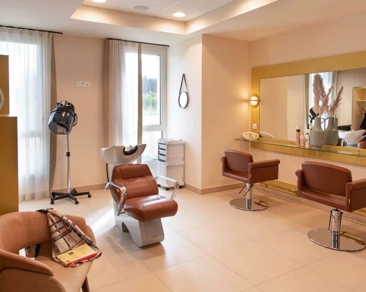 residence-senior-domitys-coiffeur.jpg