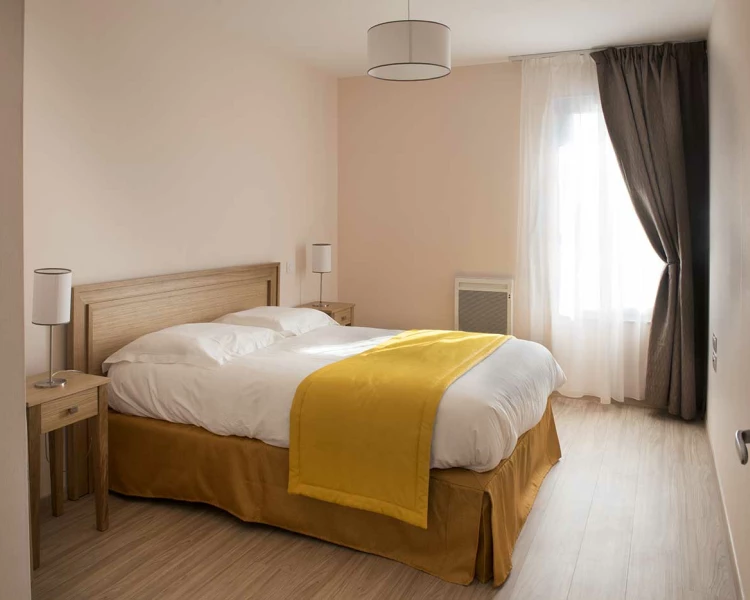 residence-senior-la-tremblade-chambre.jpg