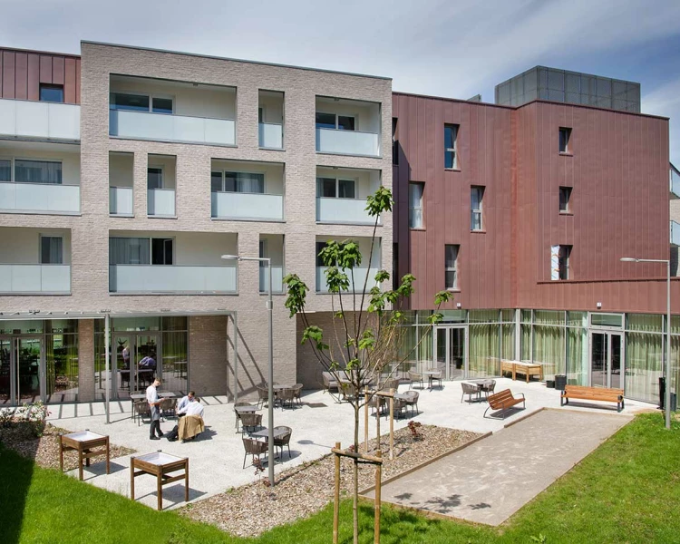 residence-senior-marcq-en-baroeul-exterieur.jpg