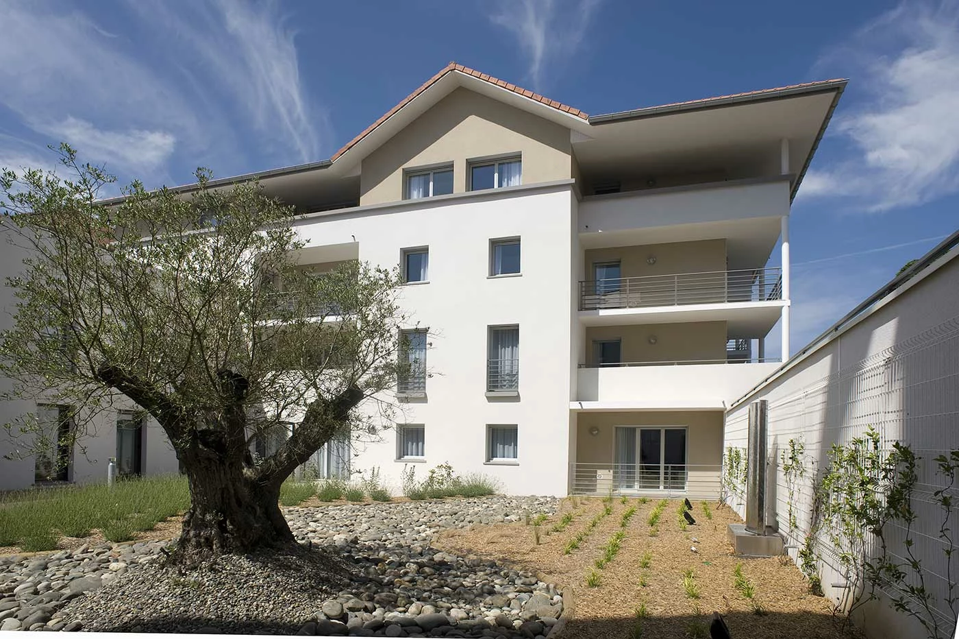 residence-senior-orthez-exterieur.jpg