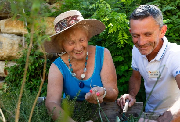 residente-domitys-jardinage-equipe-animation