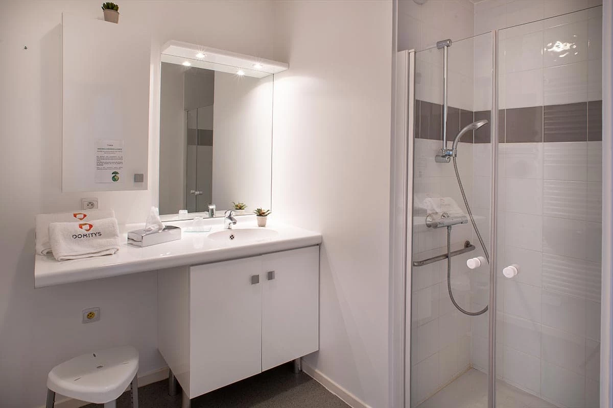 résidence senior villeneuve-le-roi salle de bain