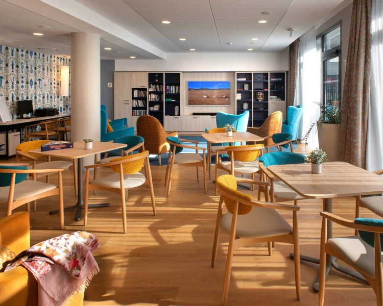 residence-senior-domitys-salon.jpg