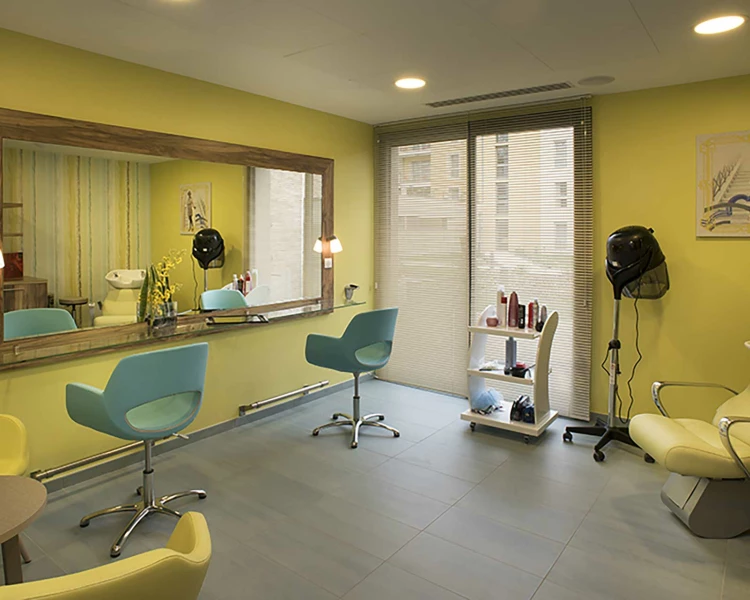 residence-senior-domitys-coiffeur.jpg