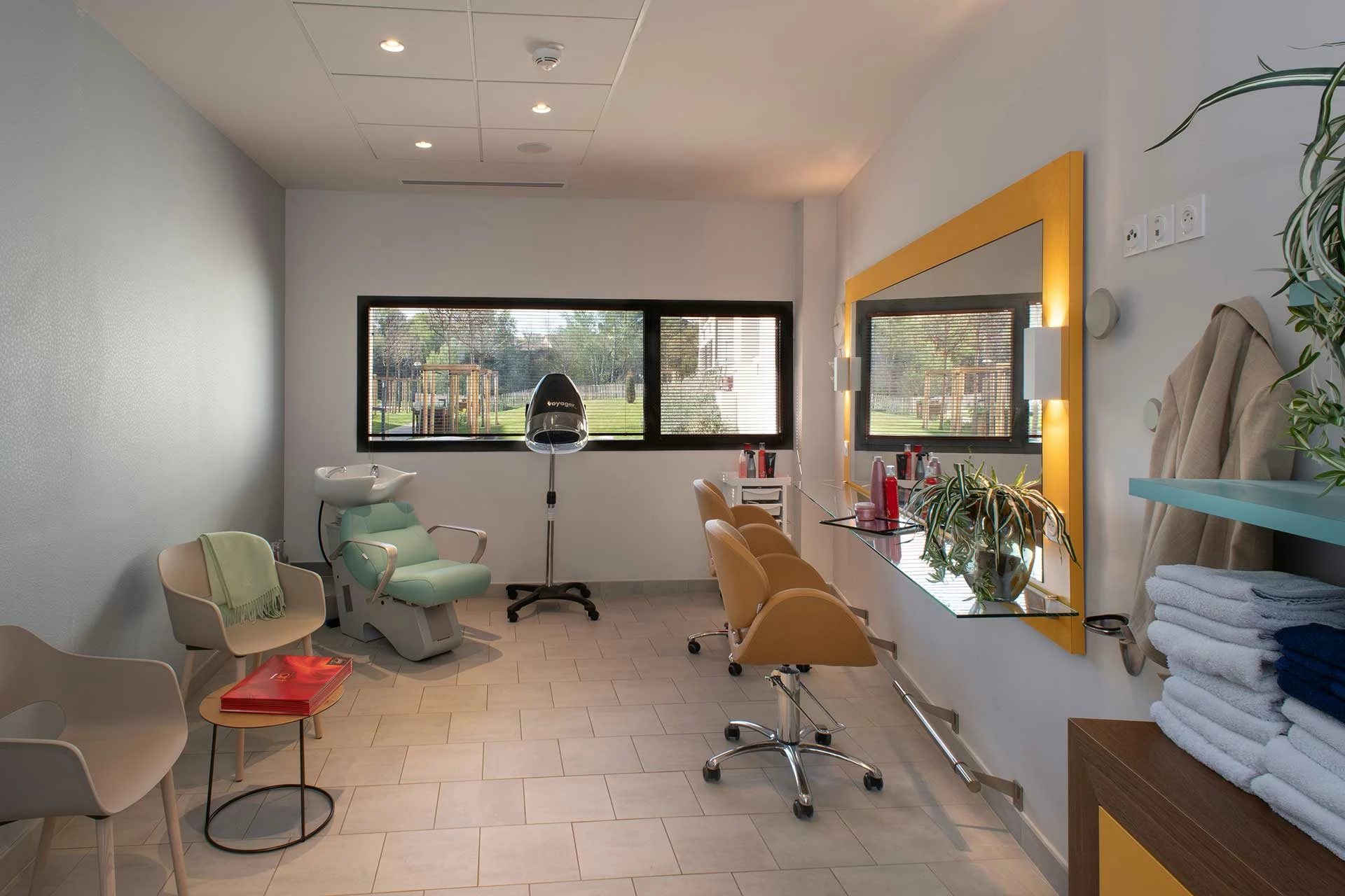 residence-senior-domitys-coiffeur.jpg