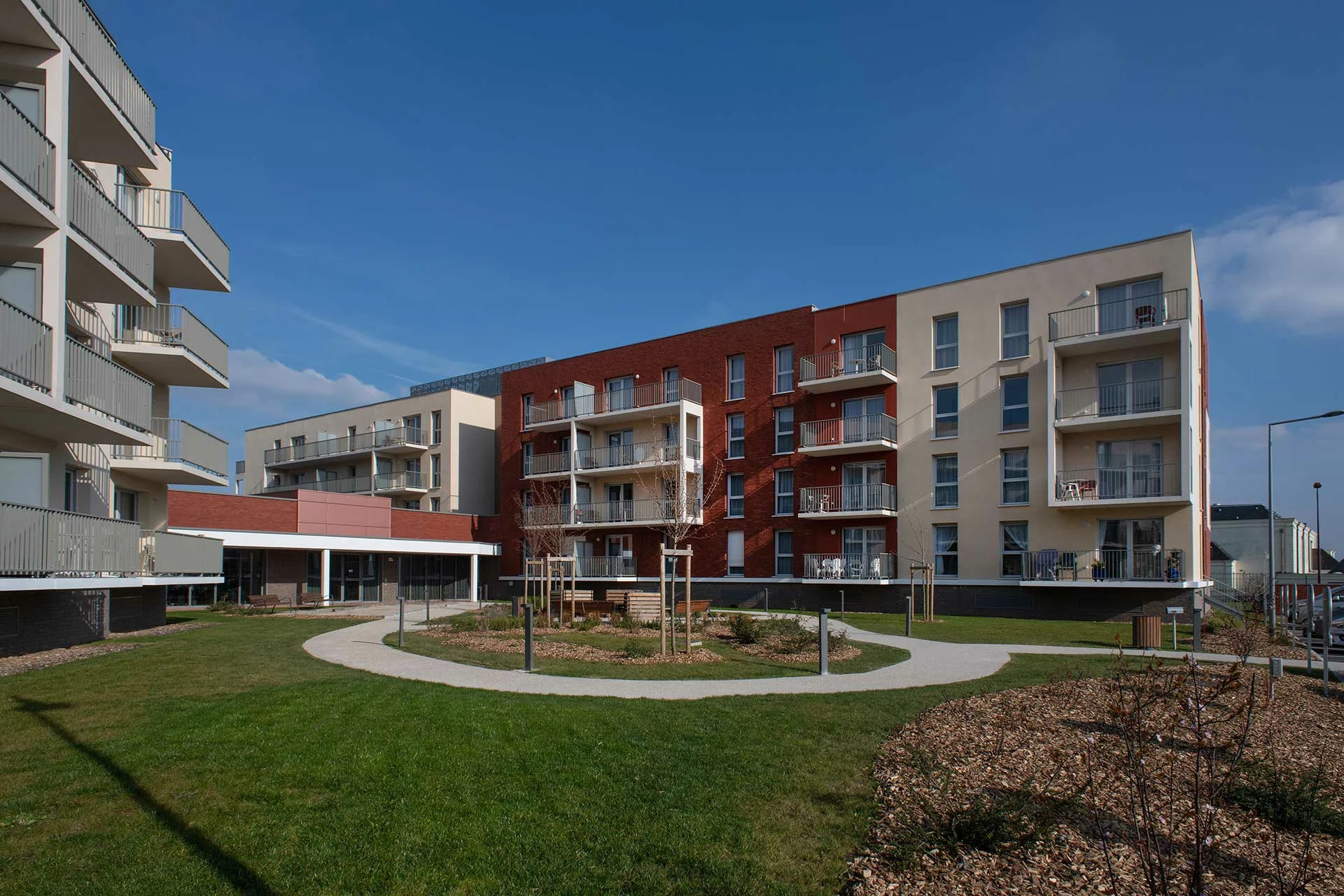 residence-senior-hazebrouk-exterieur.jpg