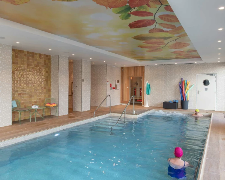 residence-senior-hazebrouck-piscine.jpg