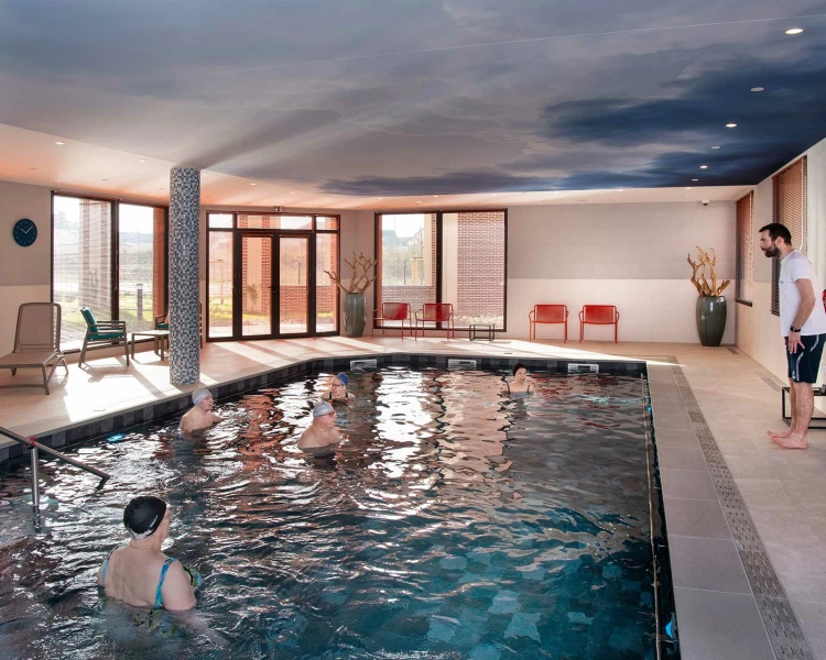 residence-senior-saint-aubin-les-elbeuf-piscine.jpg
