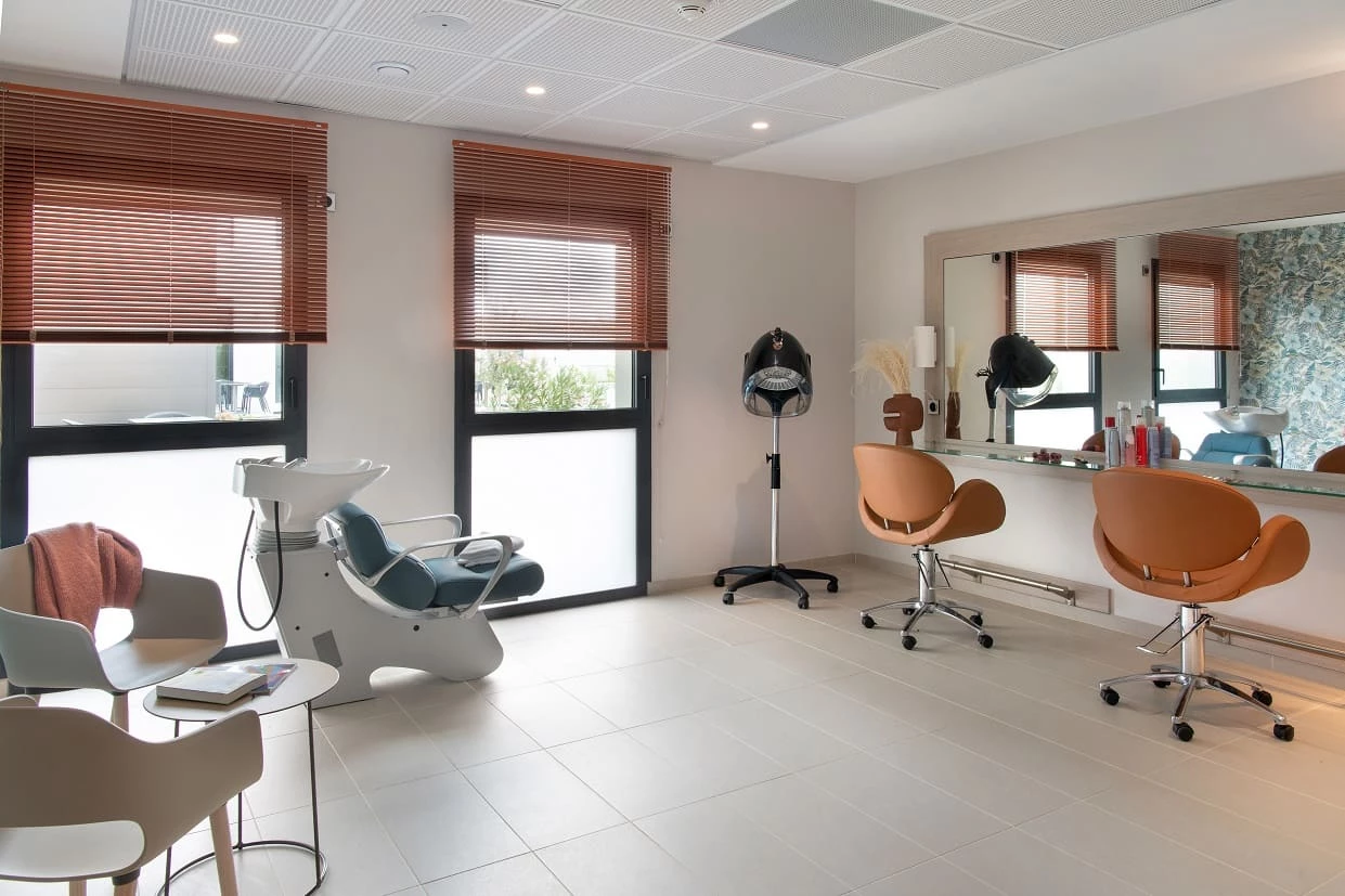 residence-senior-domitys-coiffeur.jpg