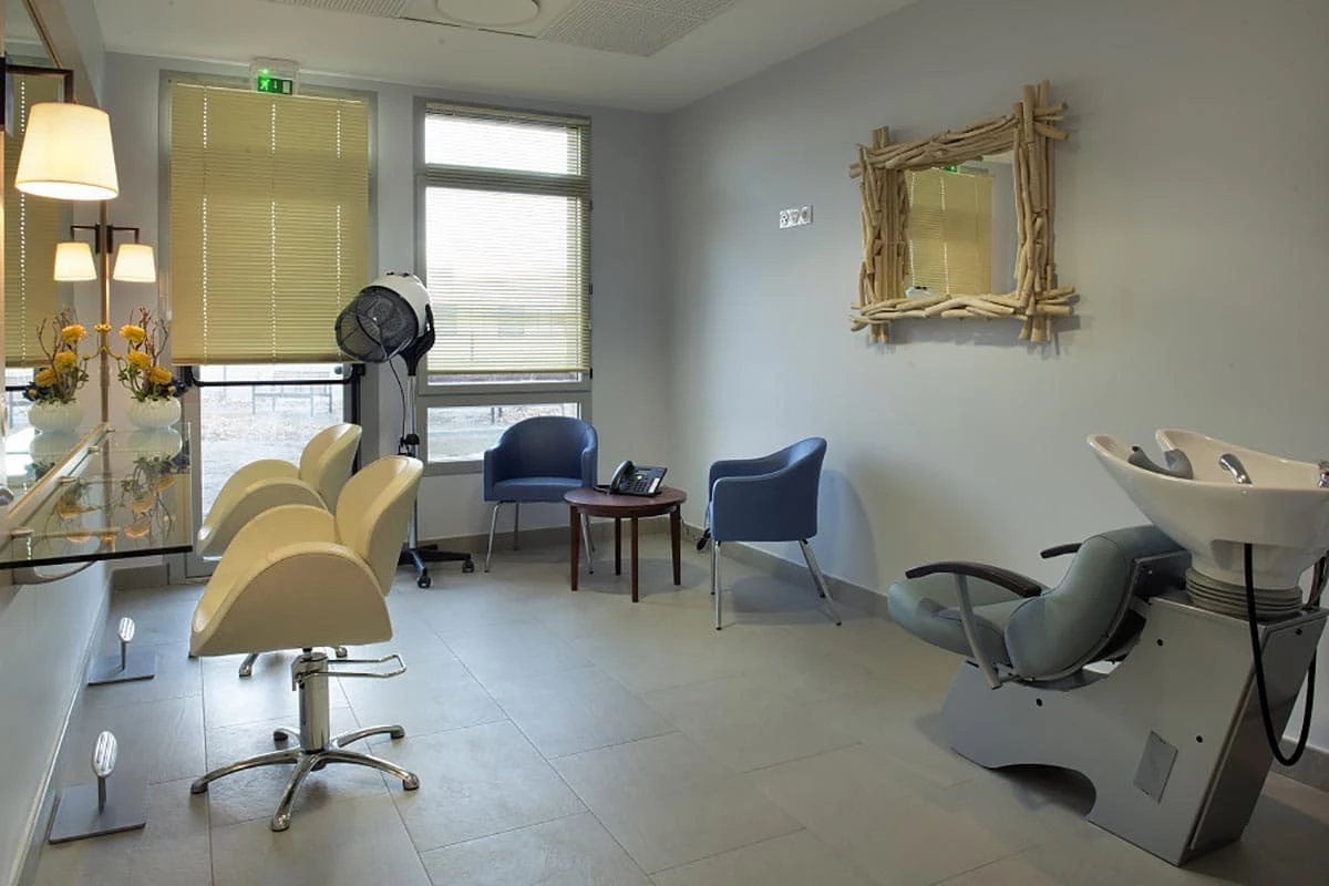 résidence senior saint-gilles-croix coiffeur