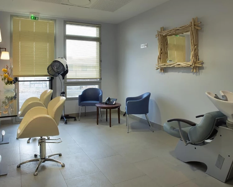résidence senior saint-gilles-croix coiffeur