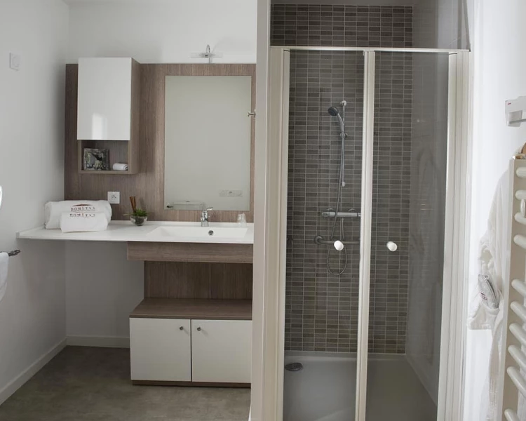 résidence senior saint-nazaire salle de bain