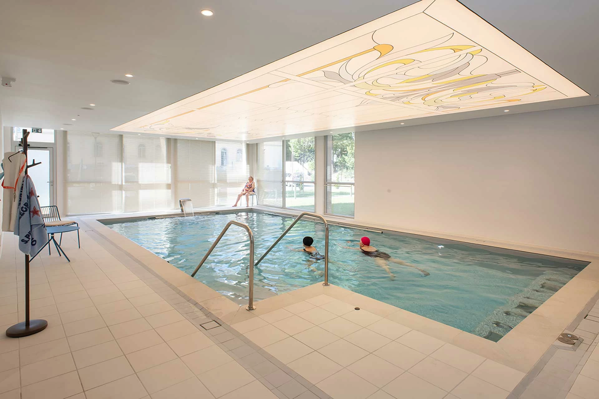 residence-senior-domitys-piscine.jpg