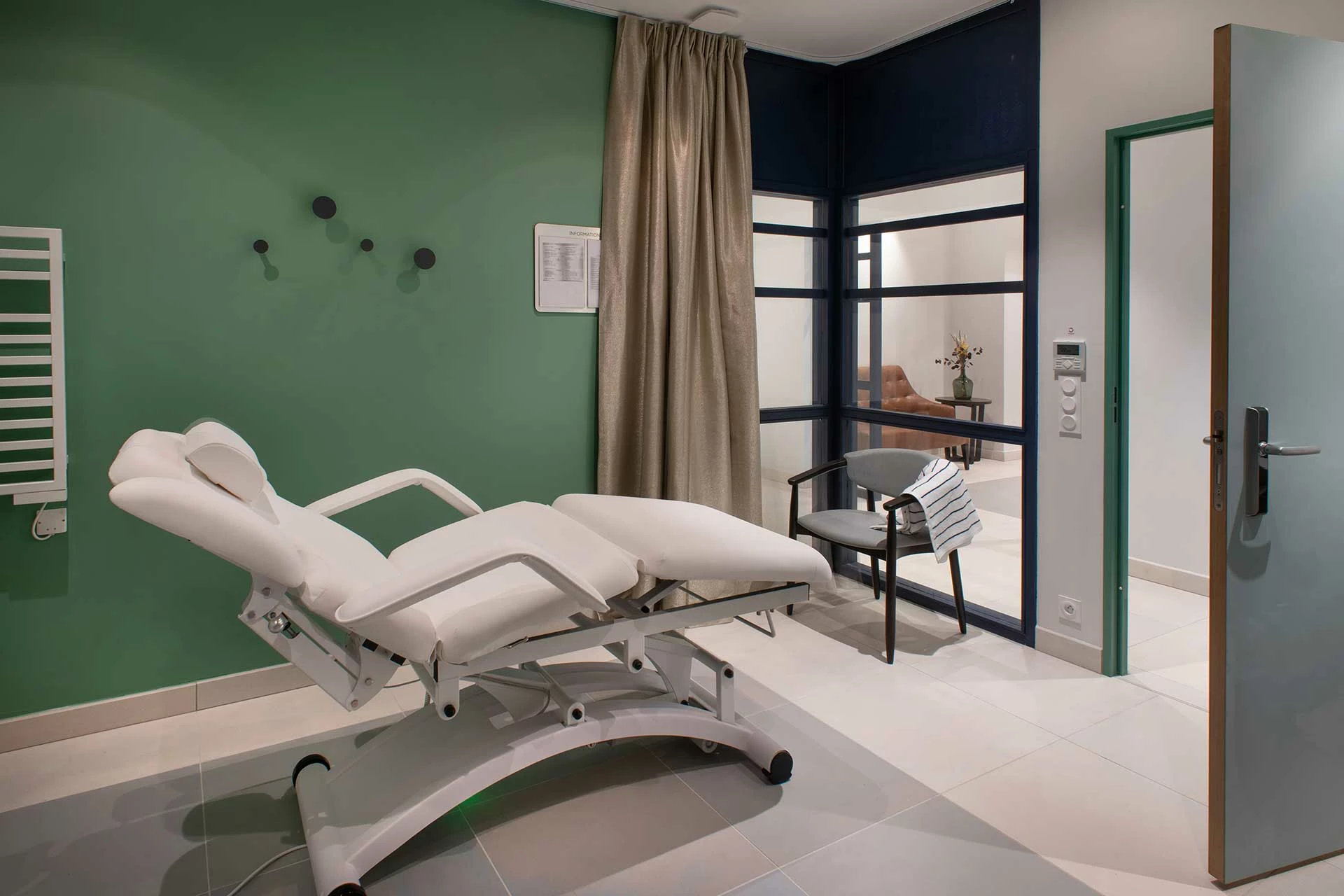 residence-senior-dignes-les-bains-esthetique.jpg