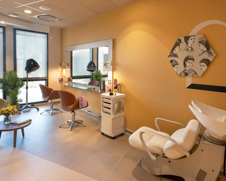 residence-senior-domitys-coiffeur.jpg