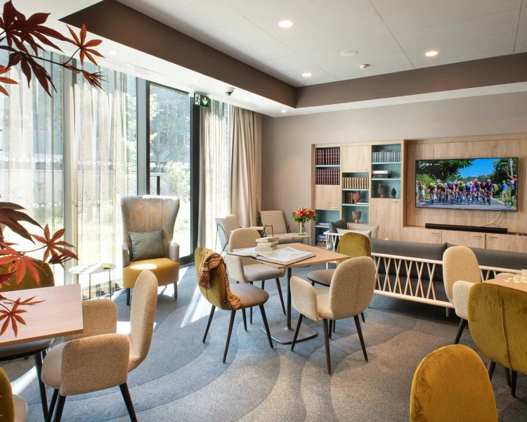 residence senior villepinte  salon