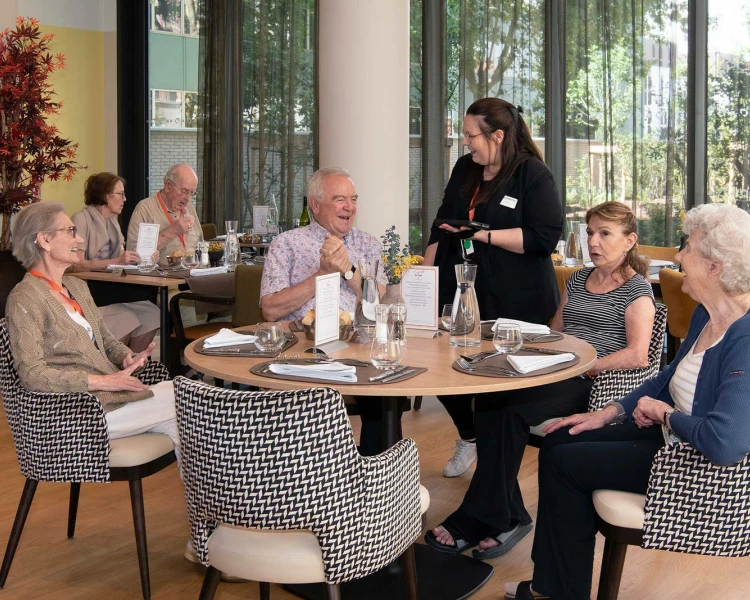 residence senior villepinte  restaurant