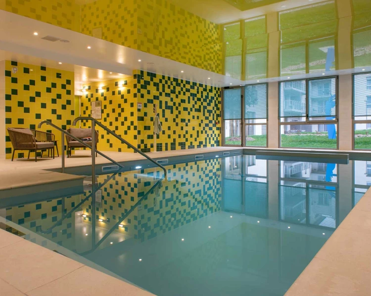 residence-senior-le-puy-en-velay-piscine.jpg