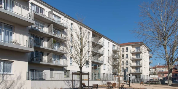 residence-senior-le-puy-en-velay-exterieur.jpg
