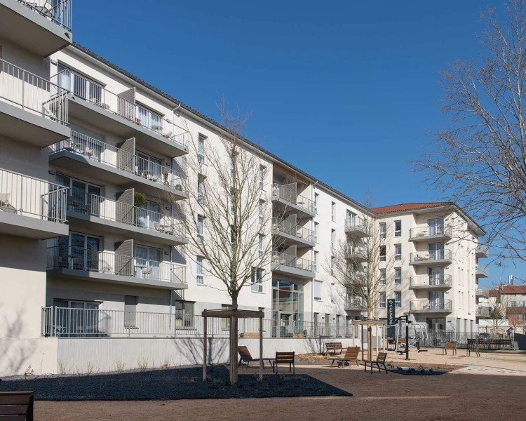 residence-senior-le-puy-en-velay-exterieur.jpg