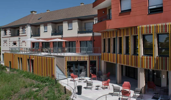 residence-senior-melun-exterieur.jpg