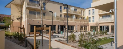 residence-senior-uzes-exterieur.jpg