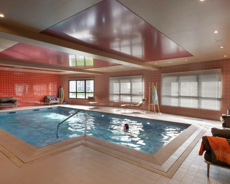 residence-senior-quimper-piscine.jpg