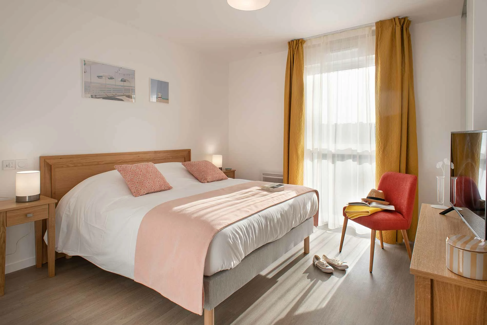 residence-senior-cherbourg-chambre.jpg