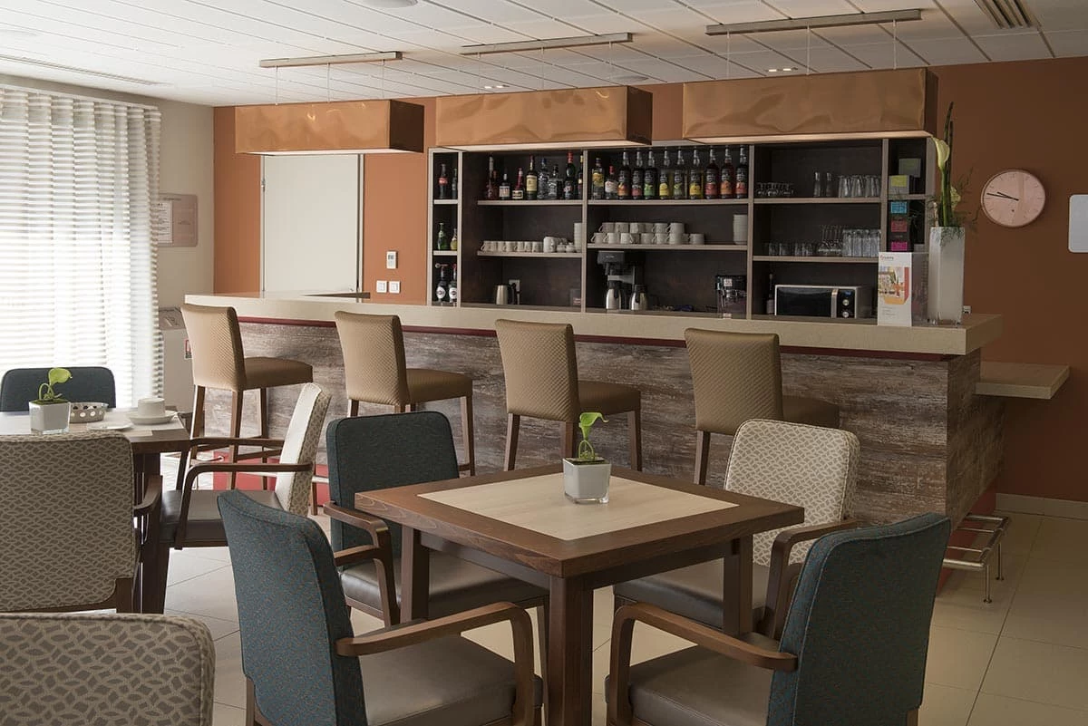 résidence senior saint-raphaël bar