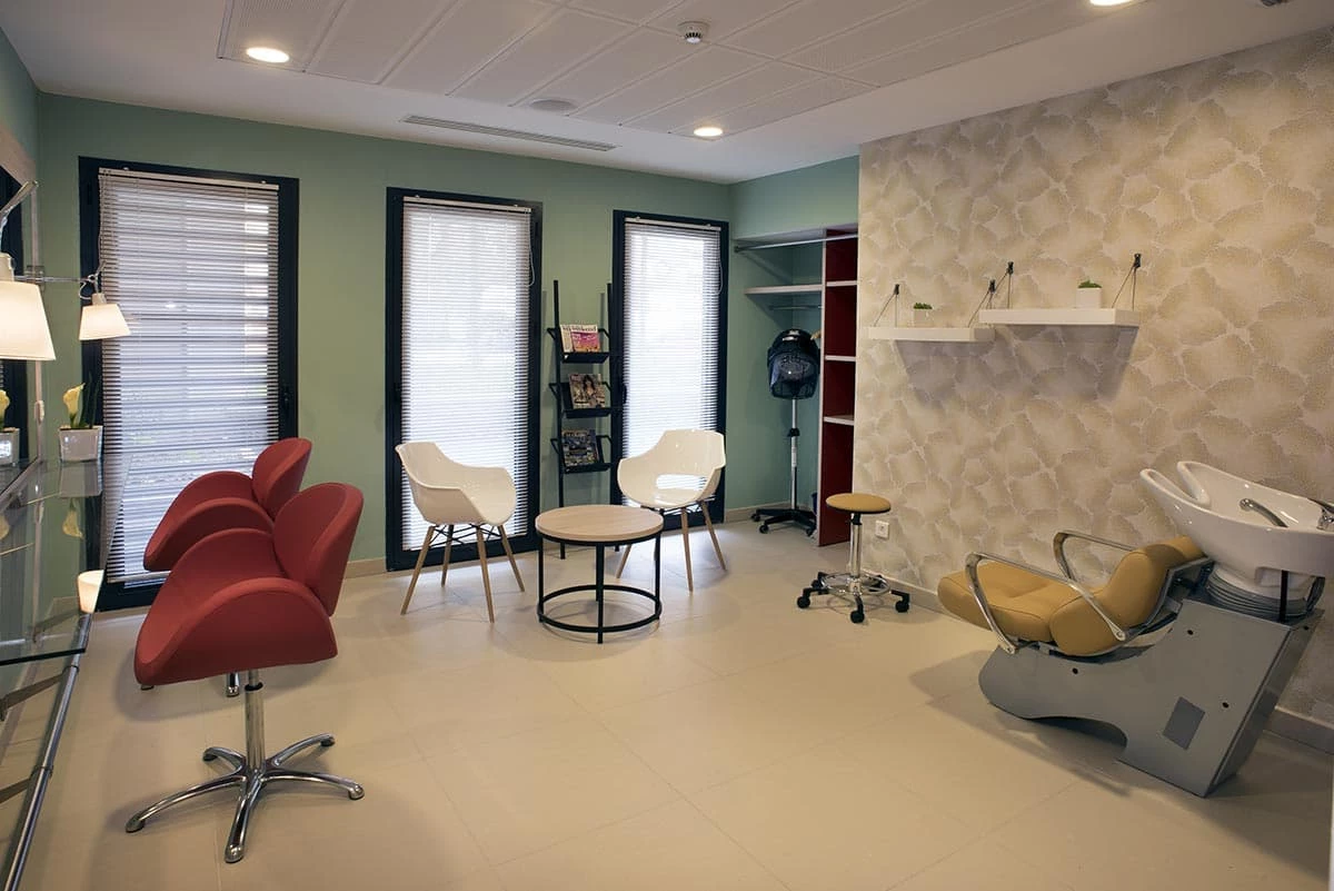 résidence senior saint-raphaël coiffeur