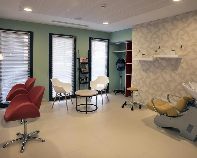 résidence senior saint-raphaël coiffeur