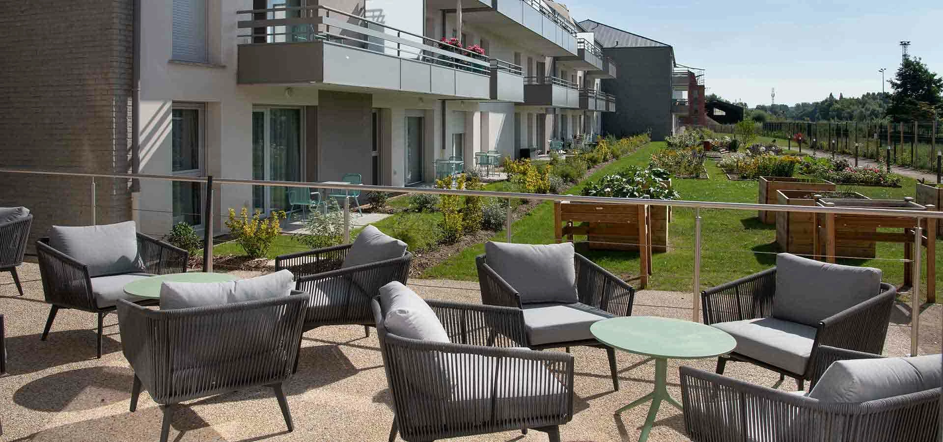 residence-senior-abbeville-terasse.jpg