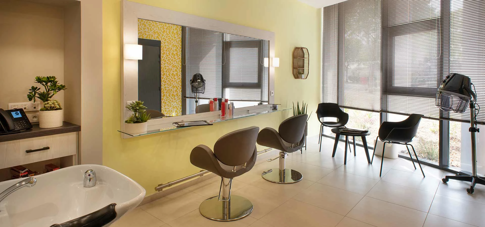 residence-senior-agde-coiffeur.jpg