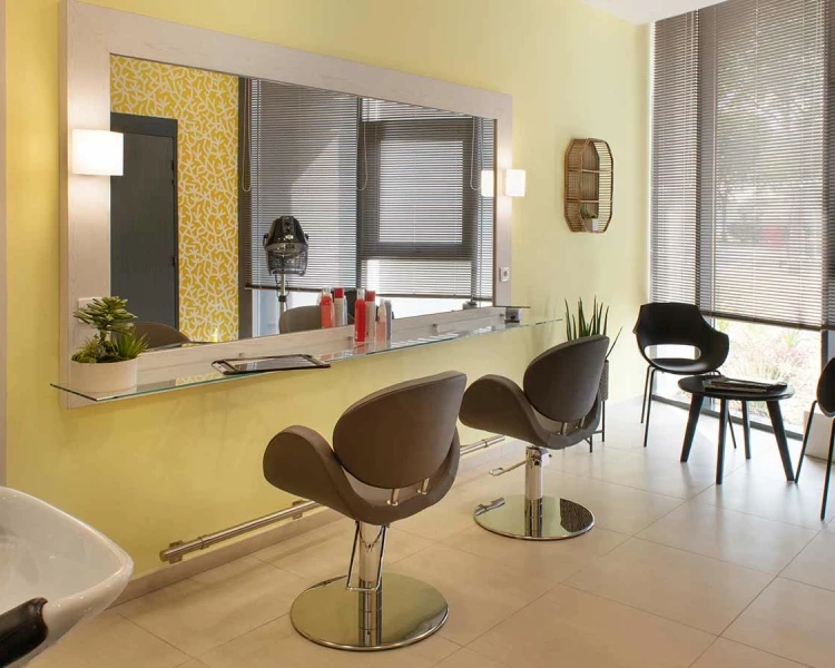 residence-senior-agde-coiffeur.jpg