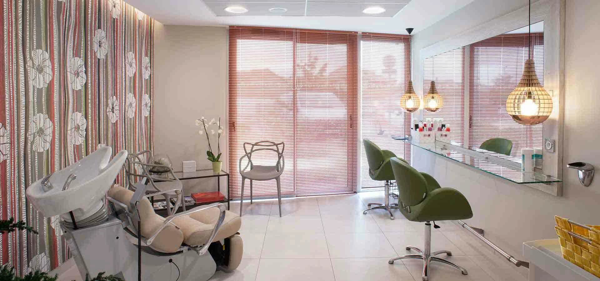 residence-senior-agen-coiffeur.jpg