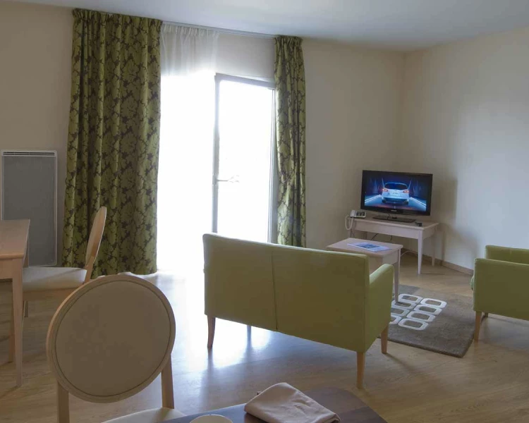 residence-senior-alencon-sejours.jpg