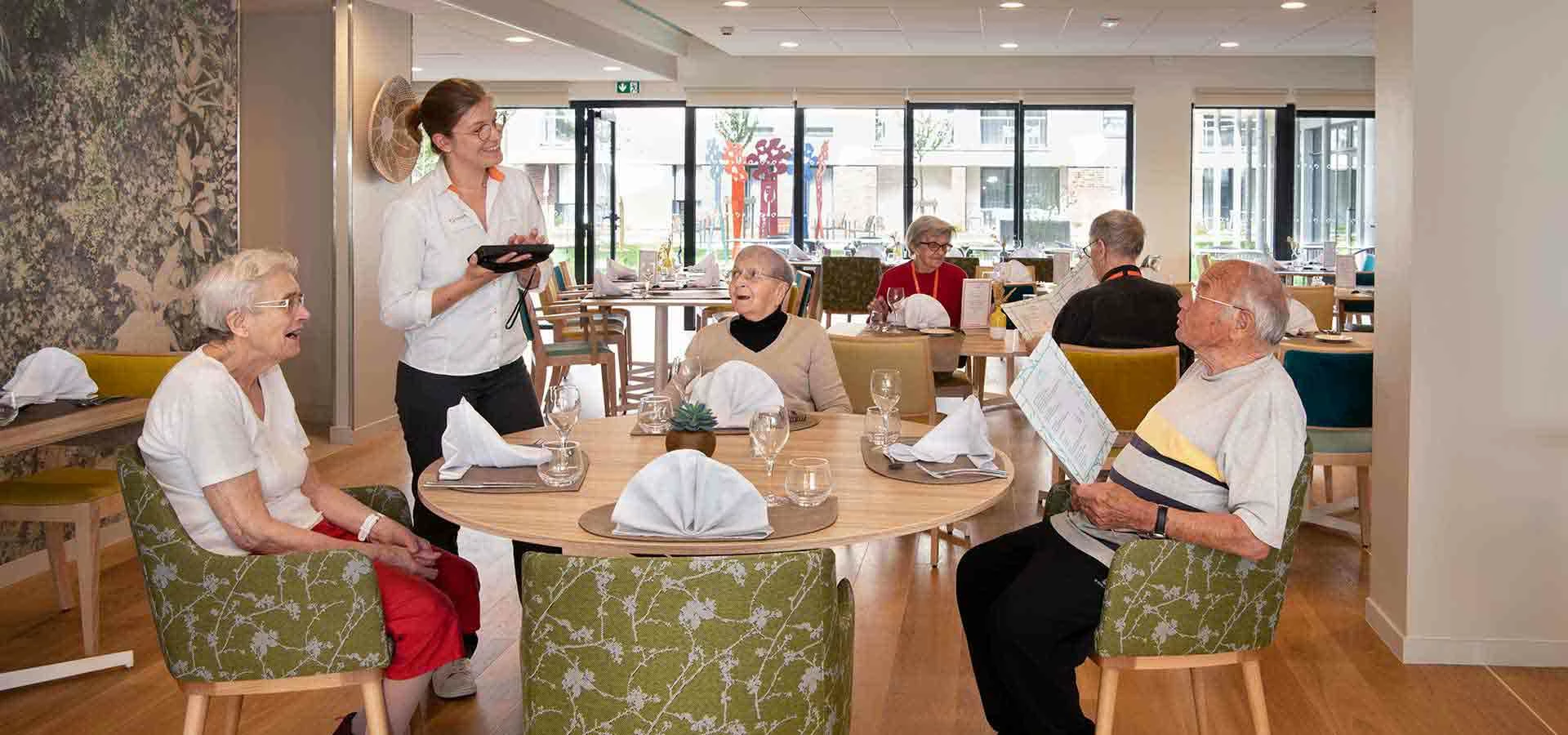 residence-senior-alencon-restaurant.jpg