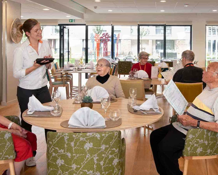 residence-senior-alencon-restaurant.jpg