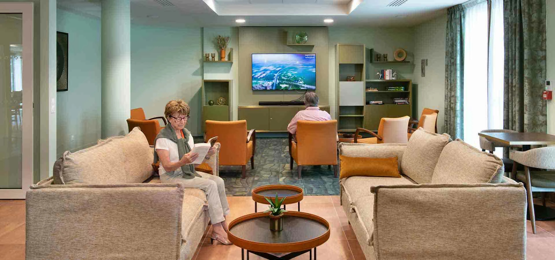 residence-senior-alencon-salon.jpg