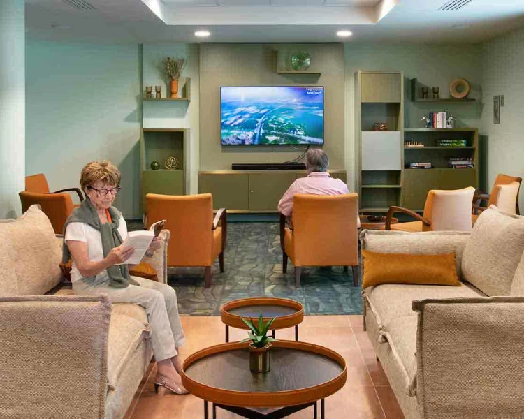 residence-senior-alencon-salon.jpg