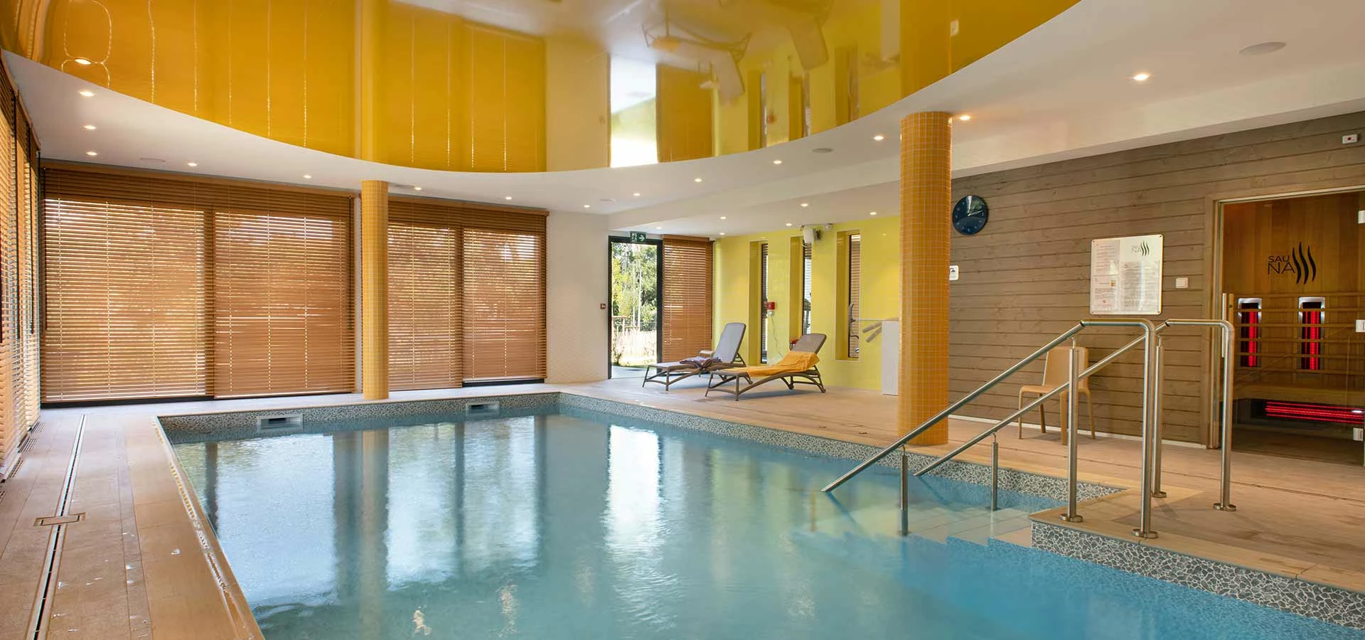 residence-senior-alencon-piscine.jpg