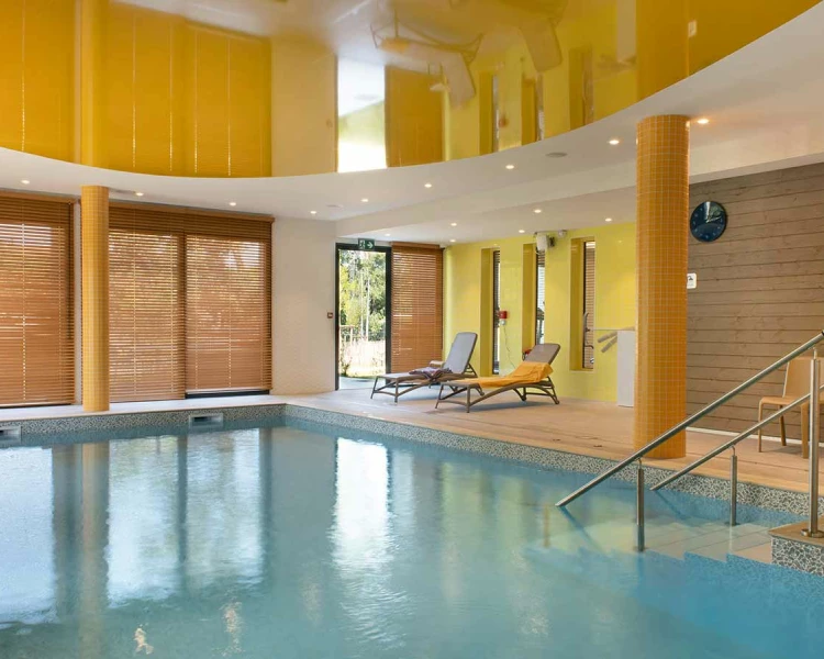 residence-senior-alencon-piscine.jpg