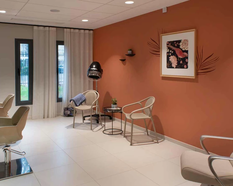 residence-senior-angers-coiffeur